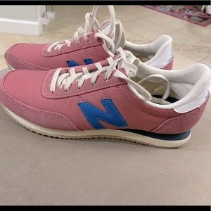 Like new! Dusty Pink new balance 720s. Size 7 1/2